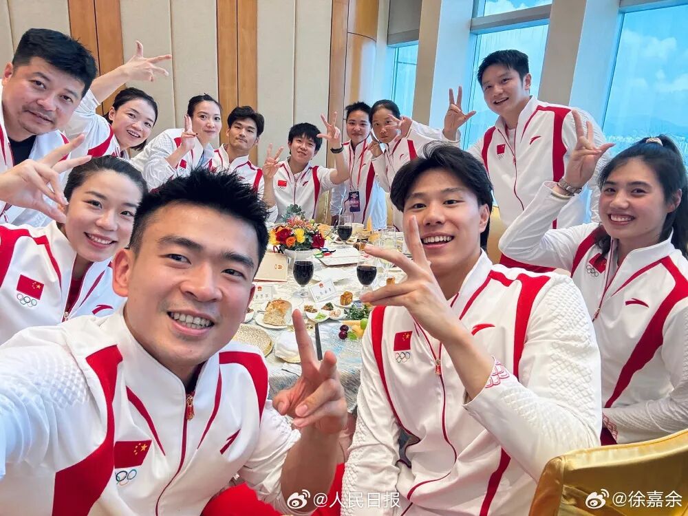 霍启刚发文晒与郭晶晶旧照：20年前国家队访港之行，改写了我的一生