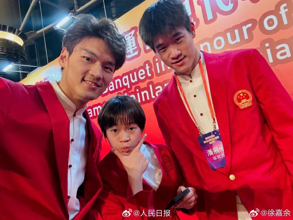 霍启刚发文晒与郭晶晶旧照：20年前国家队访港之行，改写了我的一生