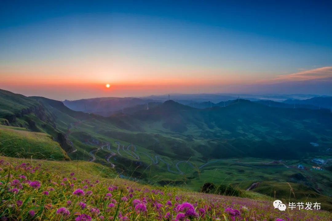 这是一处风光旖旎的山水:雄奇壮丽的乌蒙山,将大自然的鬼斧神工演绎到