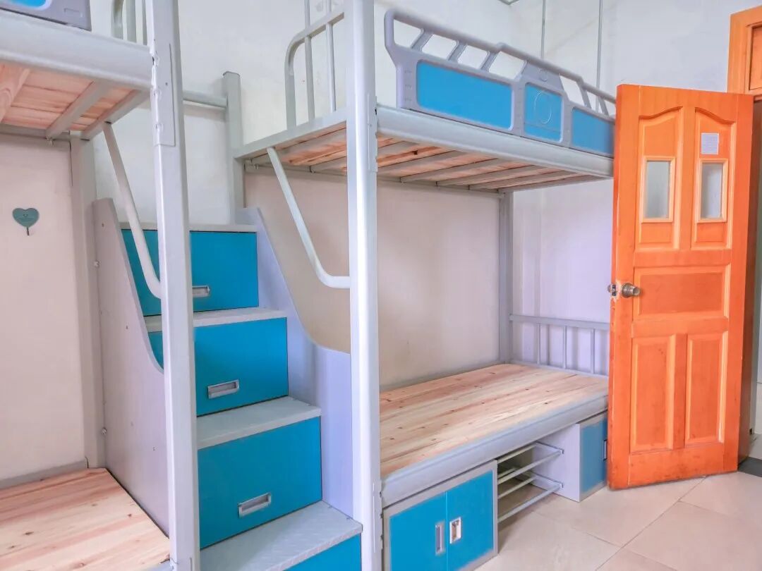 一毕业学校就装修寝室换床教室变装礼堂变洋