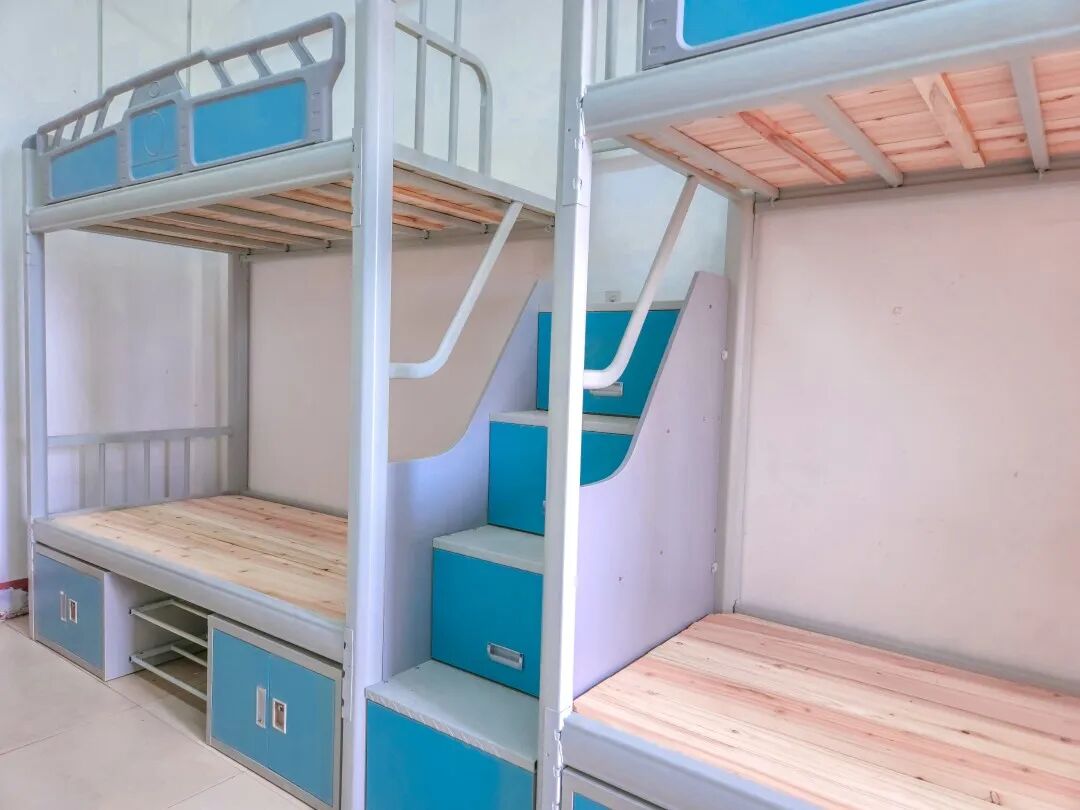 一毕业学校就装修寝室换床教室变装礼堂变洋