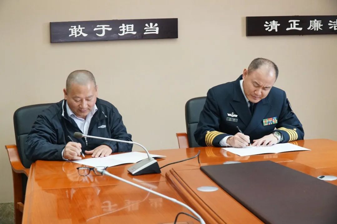 授牌儀式上,海軍大連艦艇學院副院長宋輝大校介紹了海軍大連艦艇學院