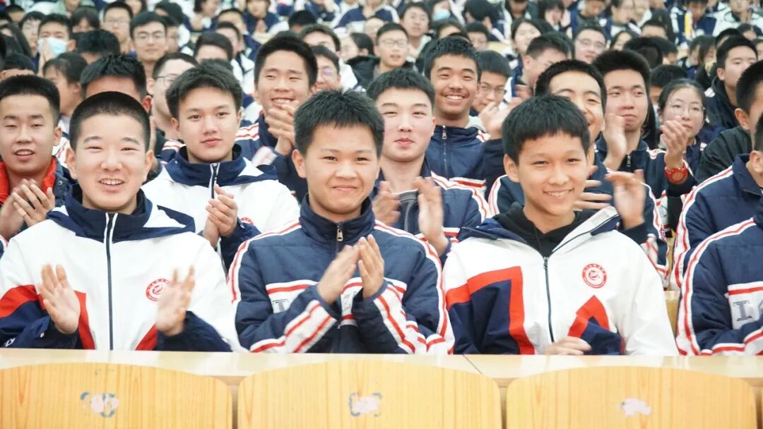 绵阳中学举行诗歌朗诵大会