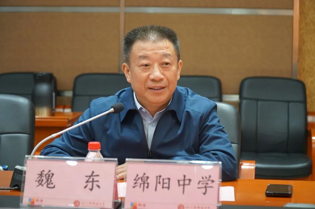 绵阳市尹建国名师鼎兴工作室举行中期评估会