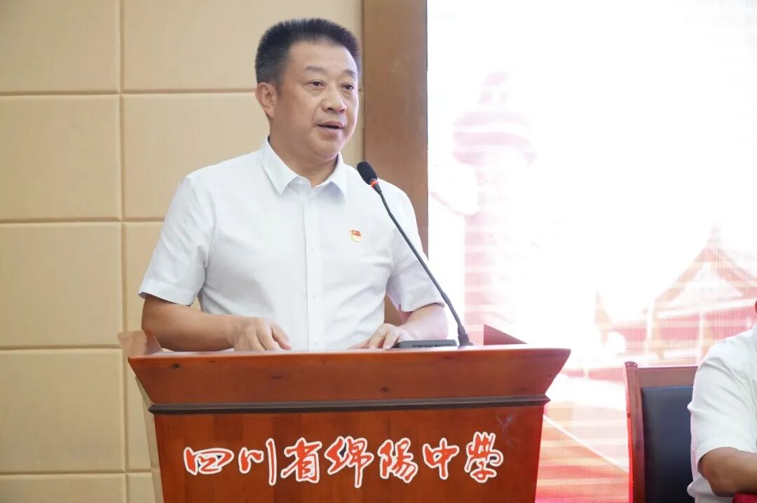 胡东,古奇,魏东,韩虎成黄阔仲宣读录取名单8月16日,绵阳中学隆重举行