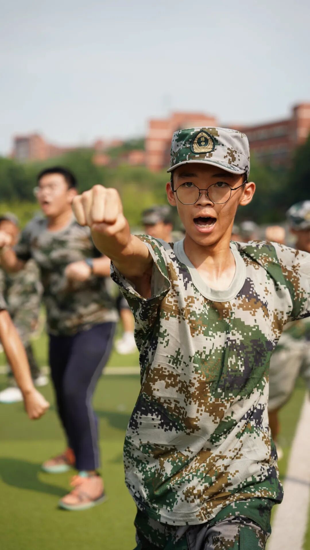 超燃视频丨绵阳中学2021级军训汇演,请您检阅!