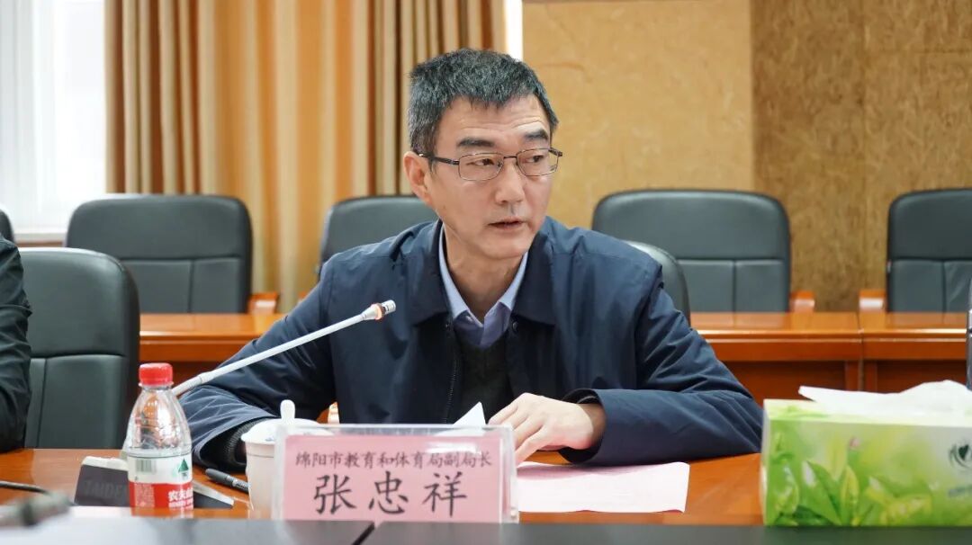 张忠祥副局长,魏东校长共同为工作室揭牌.