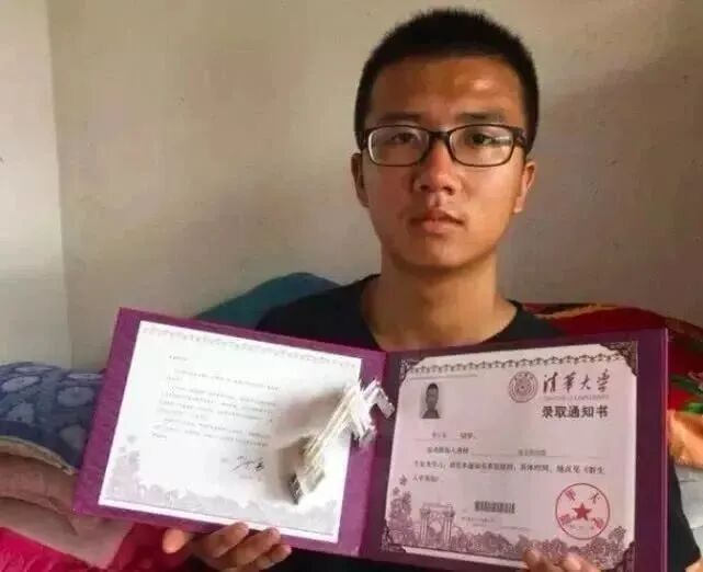 他676分考上清华却没微信，看到他的手机后大家沉默了