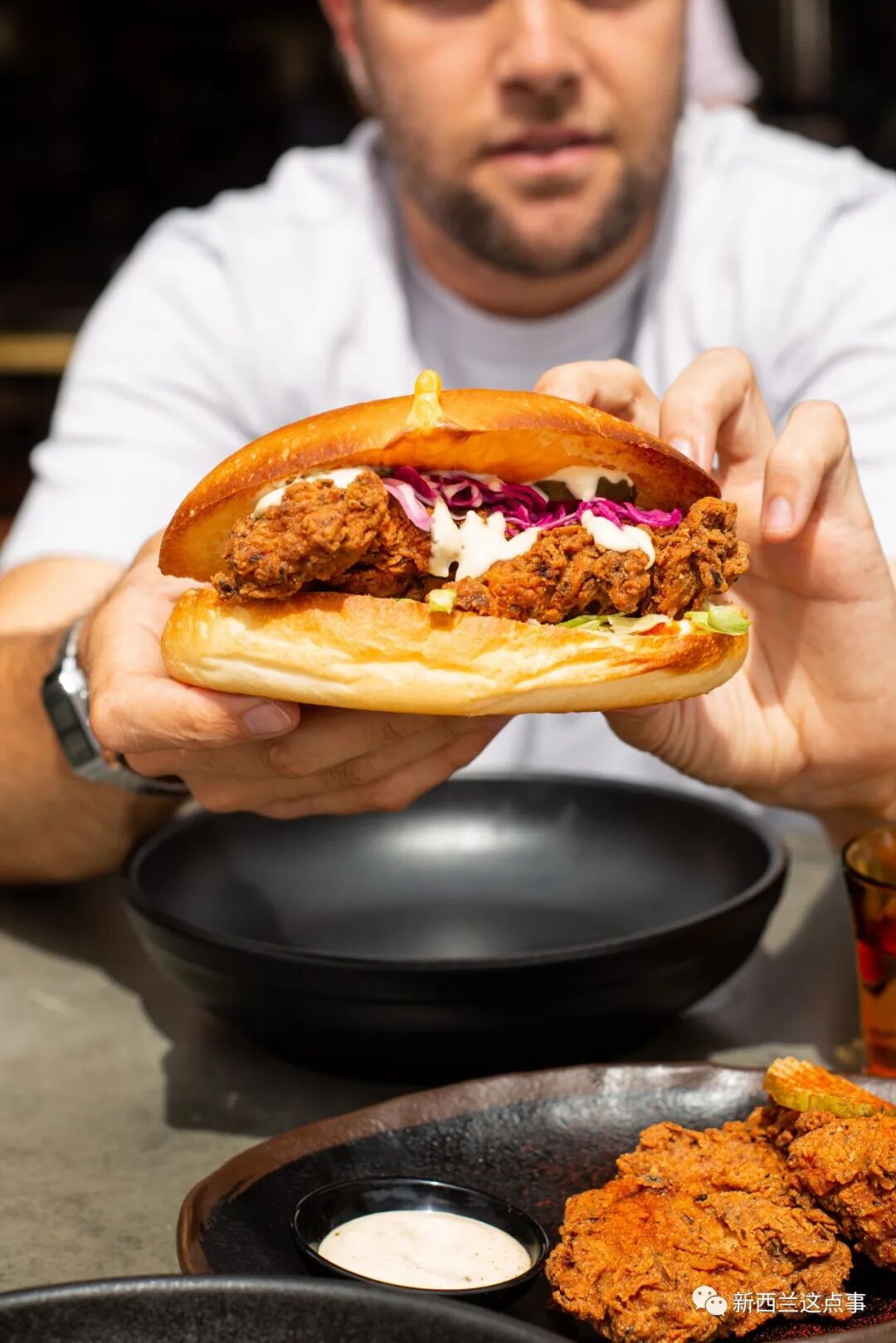 eastridge菜单:油炸咸菜,炸鸡和其他舔嘴唇的食物.https://www.