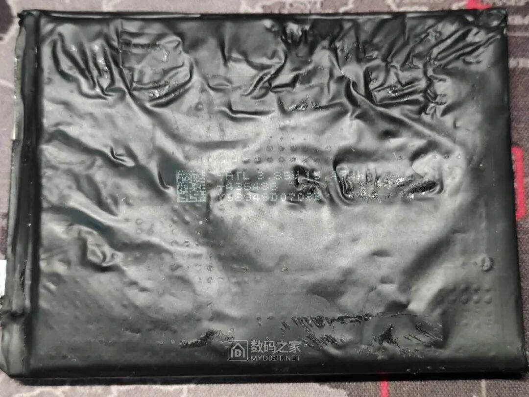 华为手机电池竟有加密芯片！的图1