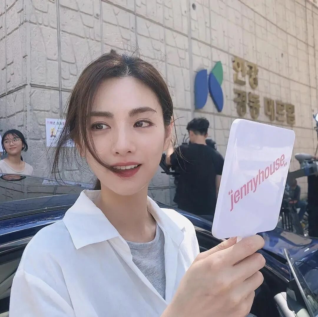 【美女】拿下“全球最美脸蛋”的她，被韩国人骂哭，这港风神颜，绝了！（组图） - 4