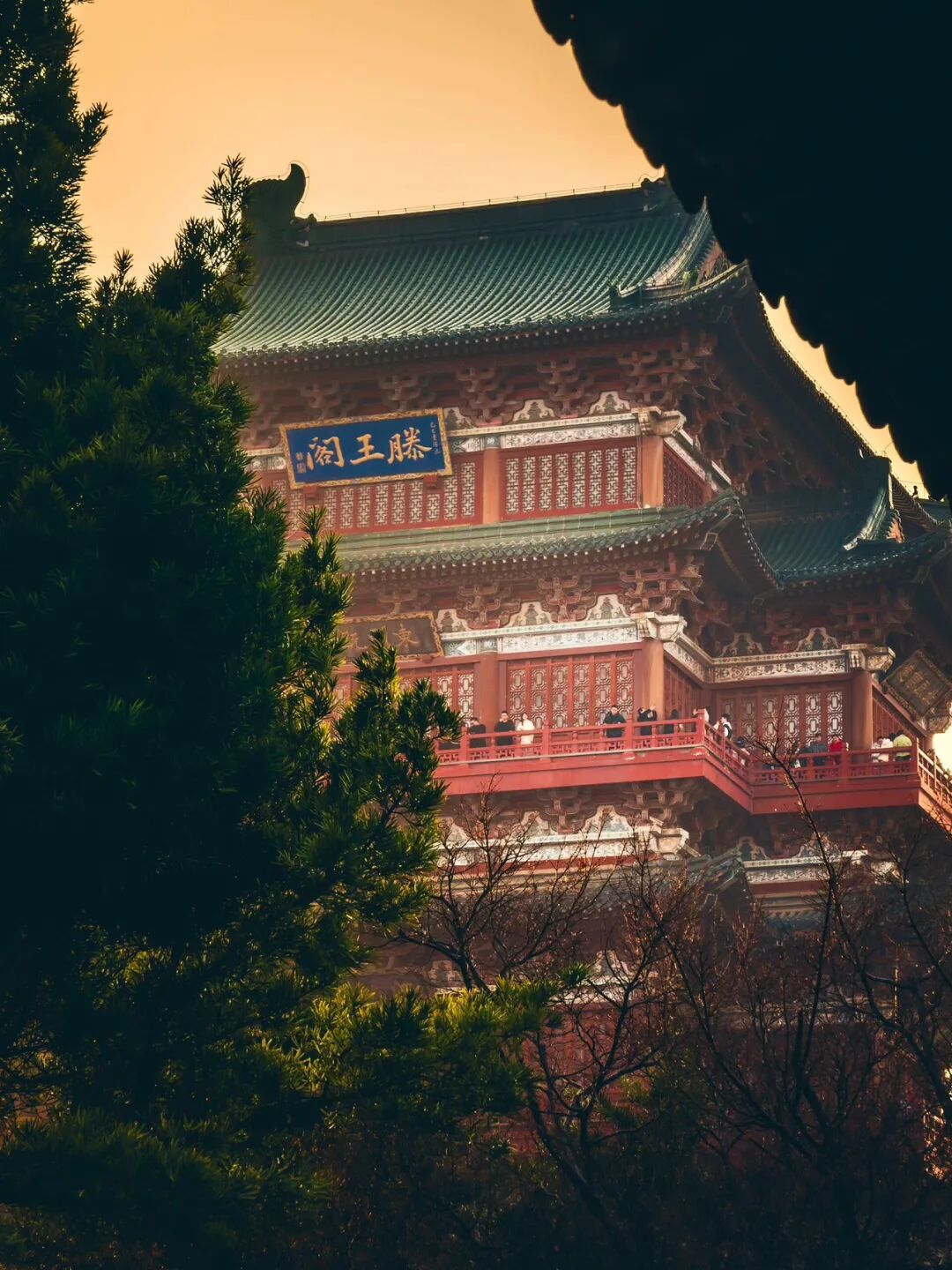 王勃笔下的滕王阁仿佛穿越千年回到大唐