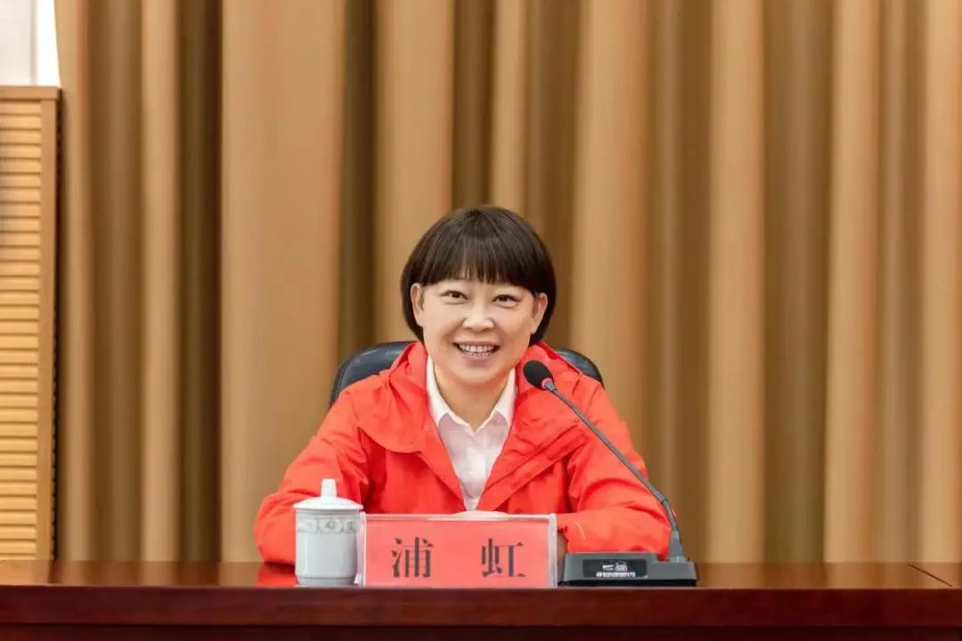 浦虹会见省第十六届运动会丽江市代表团青少年组优秀