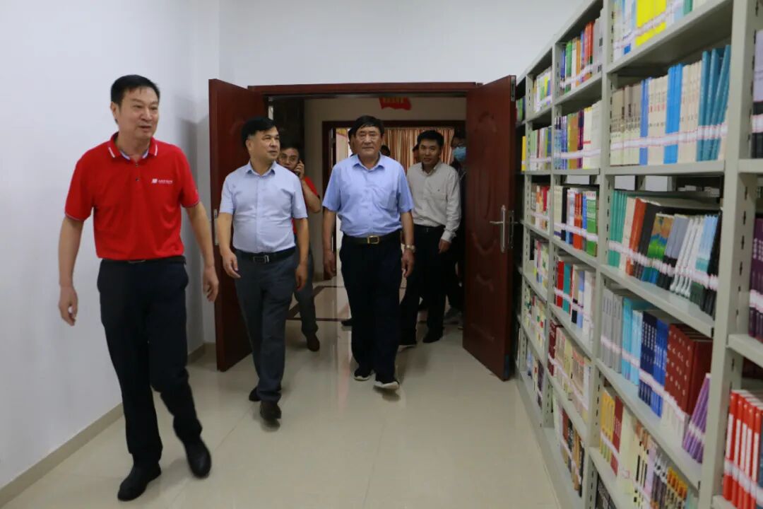 鄱阳中学加西亚图书馆正式开馆