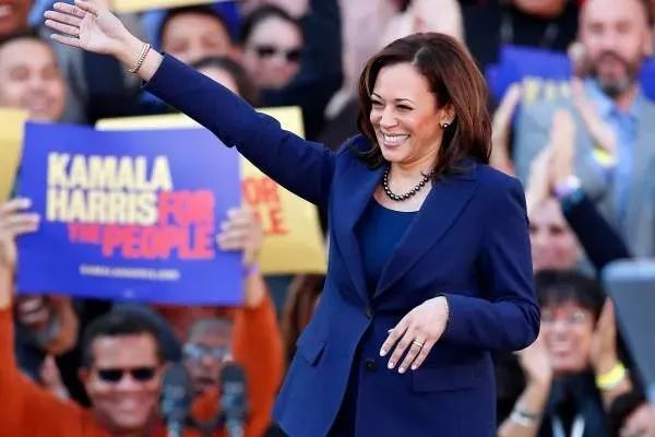 拜登的竞选搭档、首位亚非裔女副手能否助他赢得美国总统宝座?