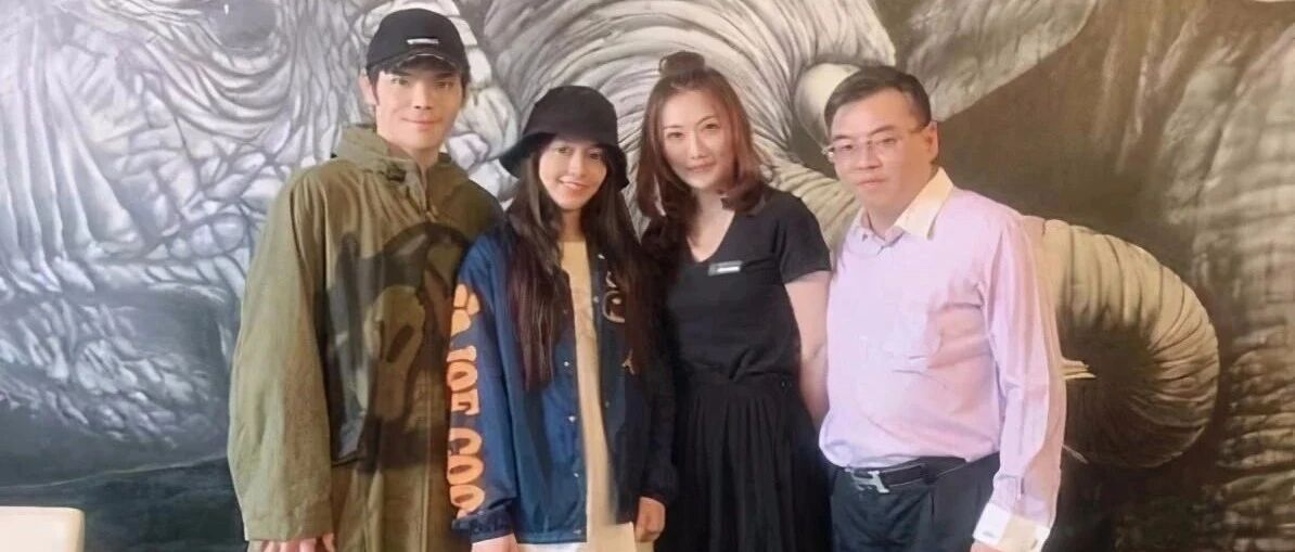 郭碧婷产后首照，素颜不蜡黄又白回来了，坐月子这么多人伺候！