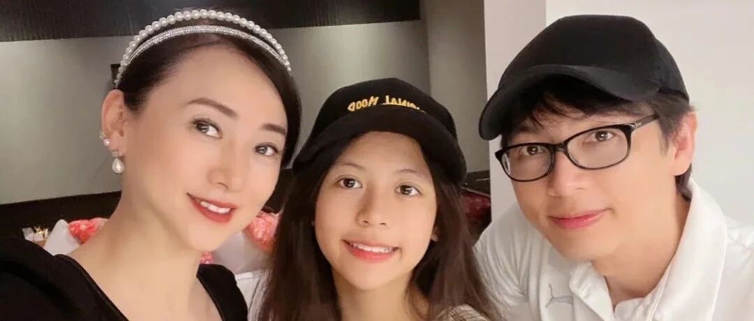 翁虹戴珍珠发箍给女儿庆生，比她打扮还少女，53岁这么装不假吗？