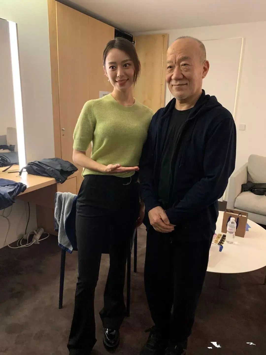 郎朗带老婆私下聚会,跟久石热情合影,他俩根本就不是一个级别!-微信头条网 郎朗带老婆私下聚会,跟久石热情合影,他俩根本就不是一个级别!