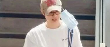 陈法蓉现身香港街头，穿的普通又是素颜，气质竟然还这么好！