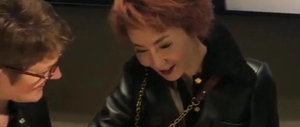 张曼玉就是太瘦的缘故，脸颊凹陷老气横秋，但气质依然不俗！