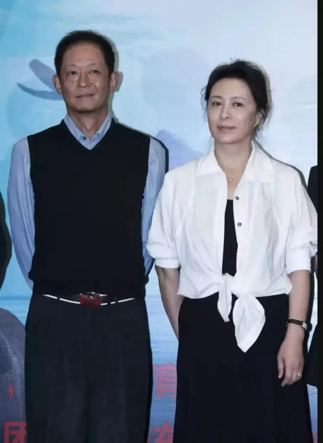 刘佳是一级演员,62岁坚守自然老,不减肥把衬衫打结穿出高级感!-友友