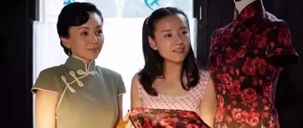 董洁的确老太快了，却还在强立少女人设，都快跟王琳成一辈人！