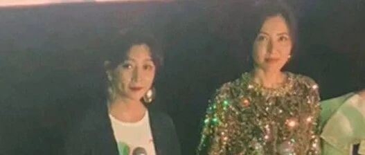 殷桃曾黎首映互动，被拍的生图气质都很好，真人一个比一个漂亮！