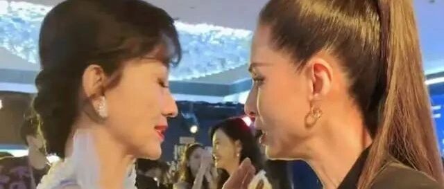 赵雅芝李若彤后台同框，容颜松弛还很深的颈纹，不修图个个真实！