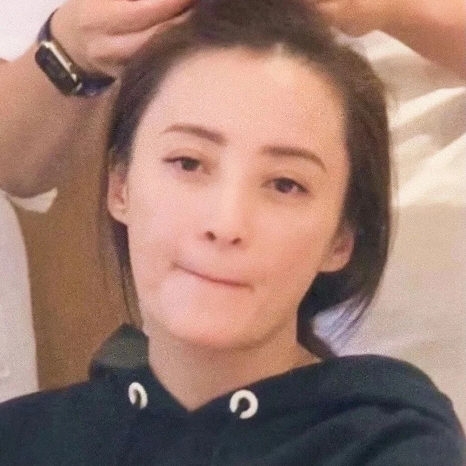 蒋勤勤生图分明快成老太太了，带妆上镜居然这么清纯，不敢相信！