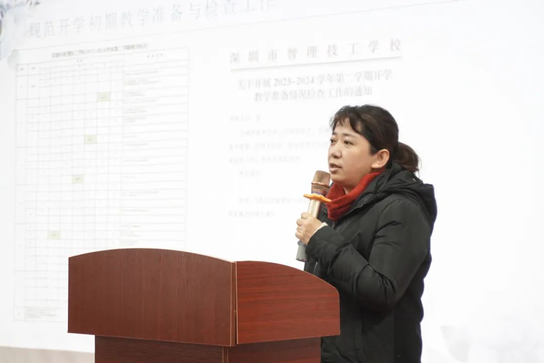 支理念先进、素质过硬、业务精湛、结构合理的师资队伍。袁颖副校长讲话