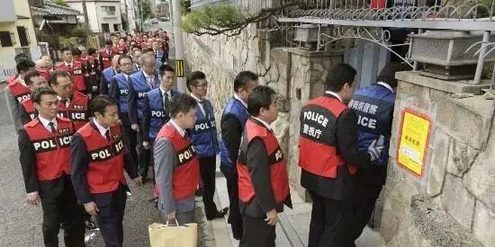 日本黑社会拒绝领取政府补助金：“若领取了补助金，道上传开了就没法混了”。(图20)