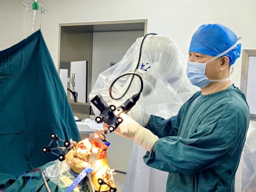 王旭主任術(shù)中操作