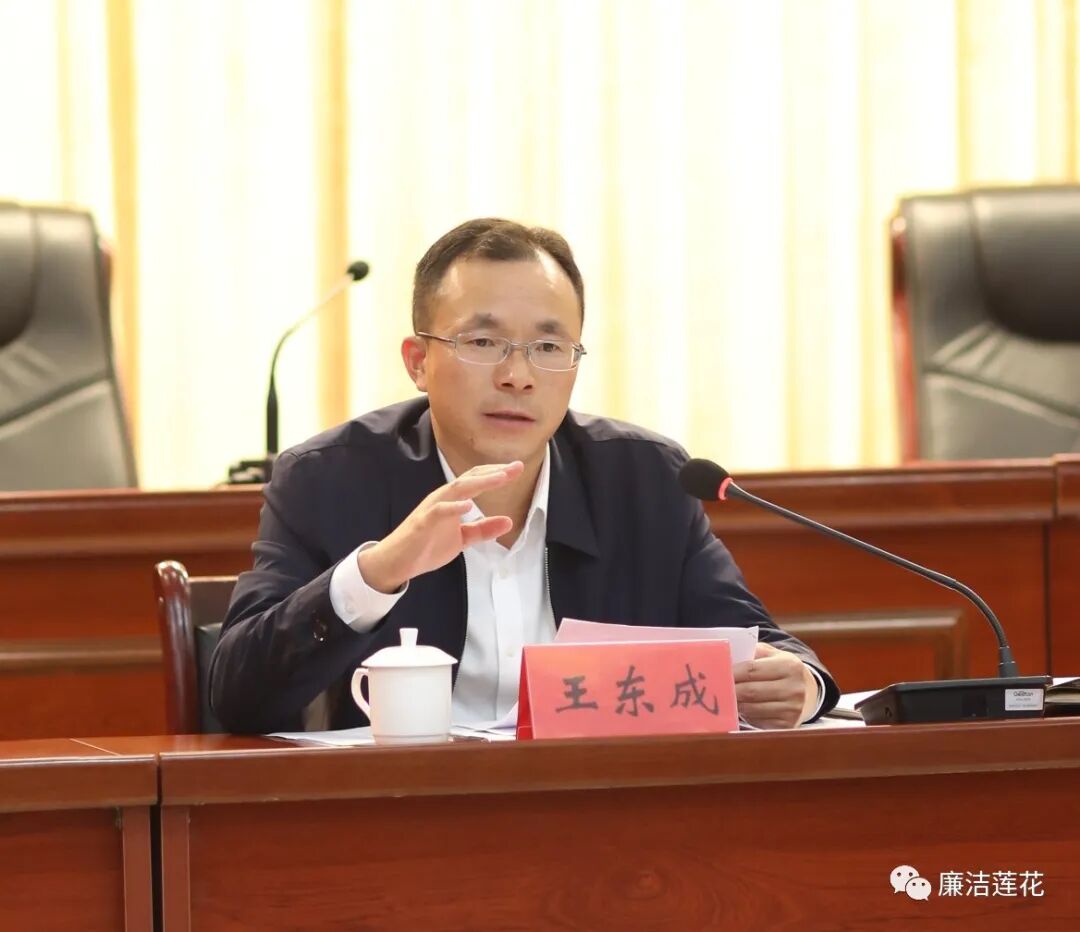 刘正良传达了《莲花县党政代表团赴石城,崇义学习考察总结会》《县委