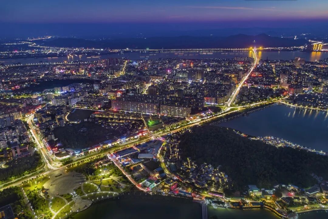 是肇庆市政治,经济,文化中心.