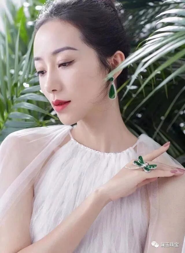 翡翠，是能够点亮灵魂之美的首饰！