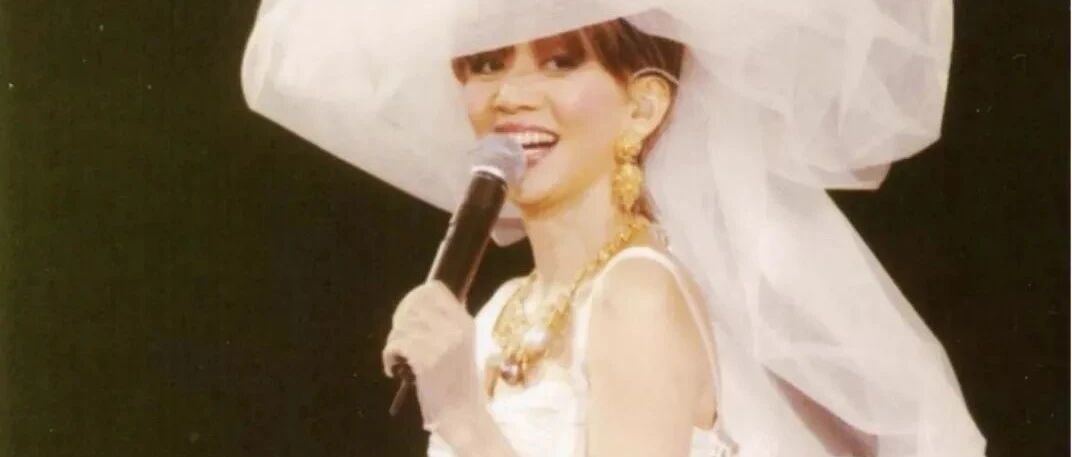 在麦当娜之前，原来她才是“内衣外穿”的鼻祖？