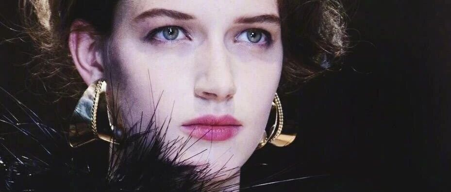 她美得惊心动魄，却撑不过6年花期：仙模下凡历遍起伏，今年24岁