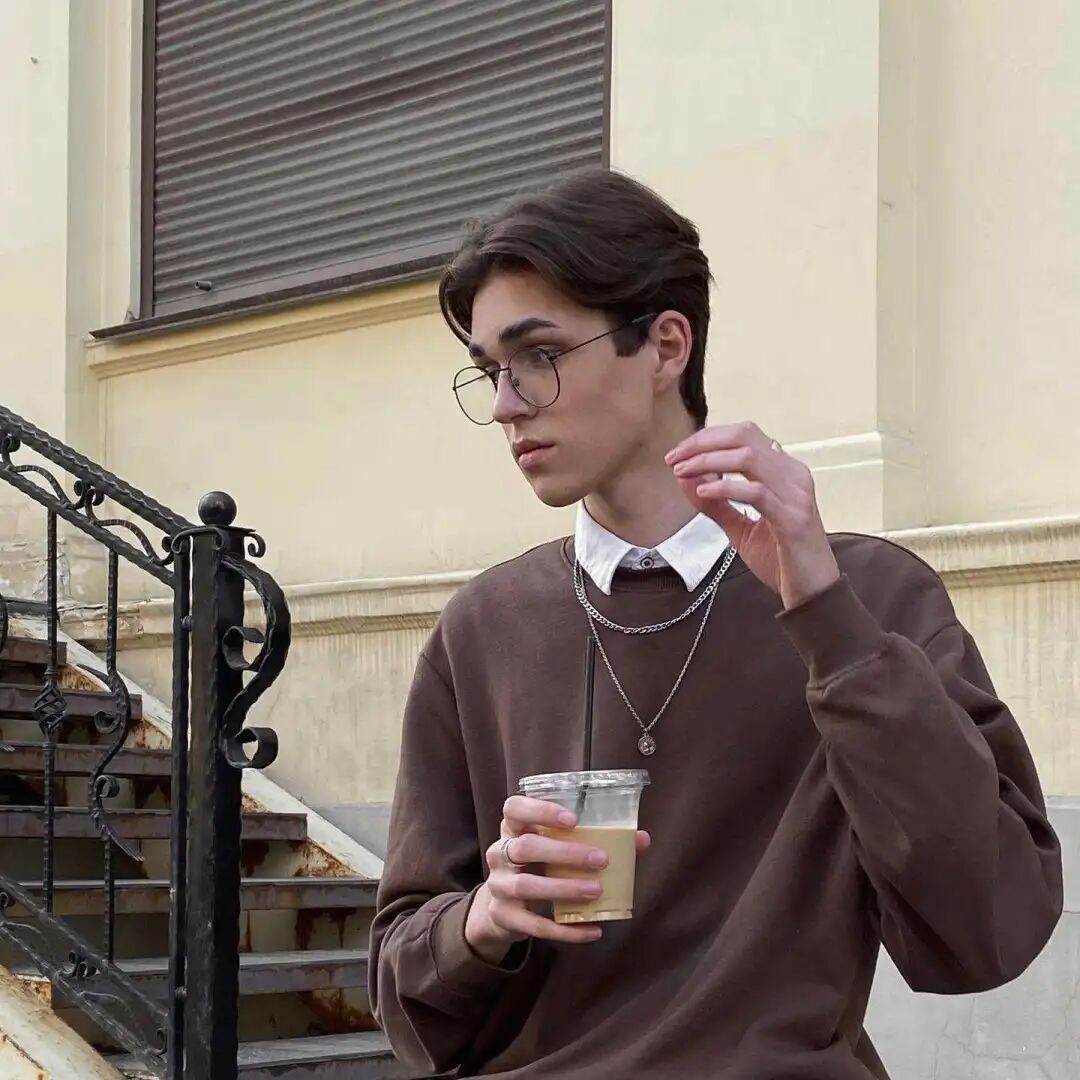 19岁俄罗斯小奶狗一夜封神:比陶白白更懂12星座,还是禁欲系男神.