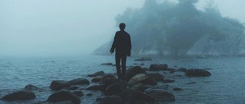 被抛弃第365天，他还是成了别人的狗：傻男孩，别等了......