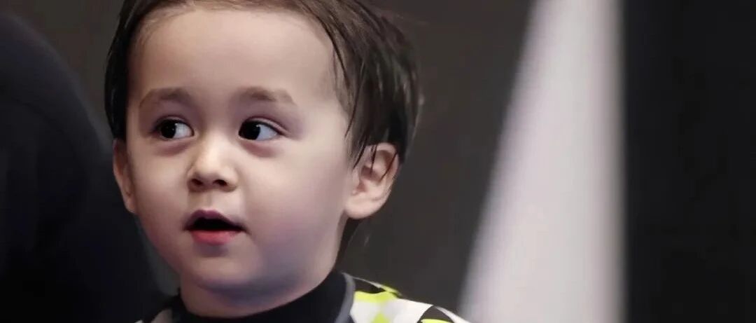 宋民国10岁近照曝光后，又一对“表情包兄弟”宣布退出节目：我云养的儿子，长大了！