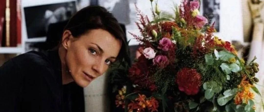 她是王菲的偶像，33岁在圈内封神，从不讨好任何人，却让所有人都爱她......