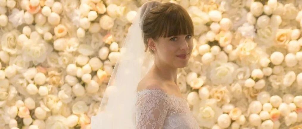 《五十度灰》女主恋上最火乐队主唱，恩爱4年终于要结婚？网友：宾客名单我都备好了…