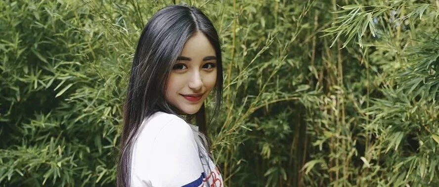 新加坡第一单身富婆的女儿日常曝光：当不成网红，就要继承老妈几百个爱马仕包了