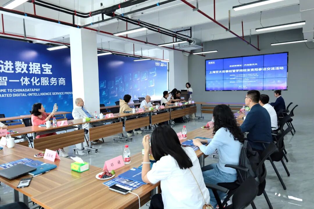 校友座谈合照.jpg