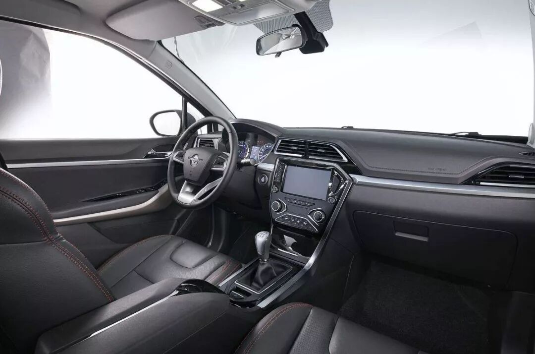 汽车内饰如何塑料感太强，看设计师如何解决的图3