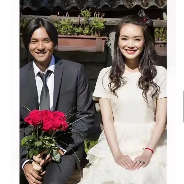 舒淇为51岁老公冯德伦庆生,夫妻俩素颜出镜,结婚9年啦