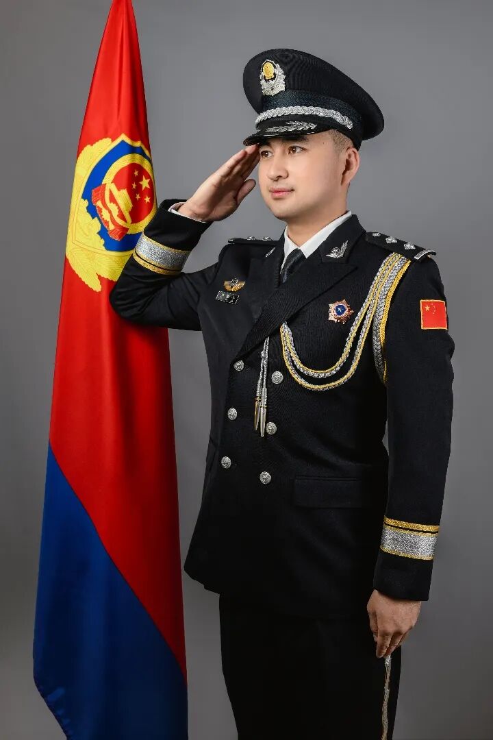 定格从警的你太和公安开展拍摄警礼服纪念照活动