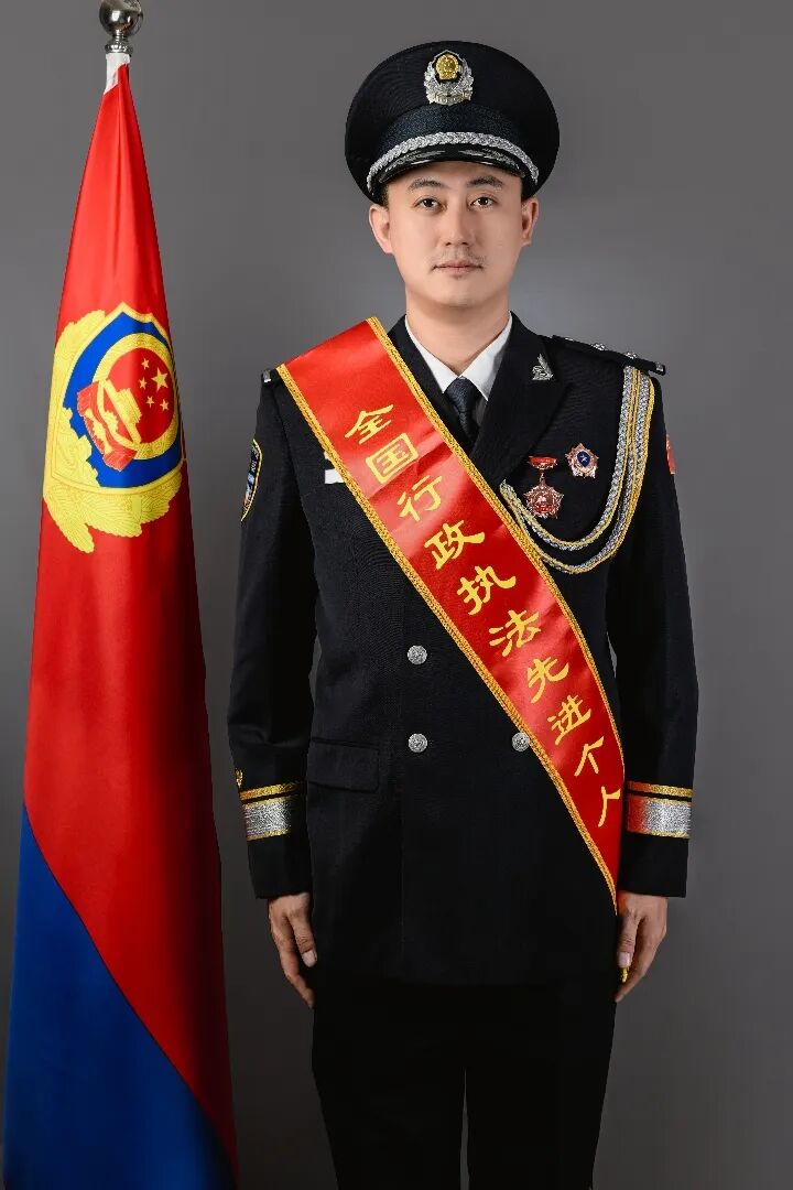 定格从警的你太和公安开展拍摄警礼服纪念照活动