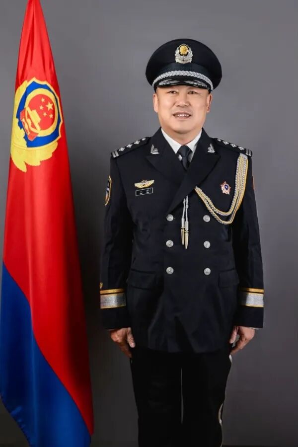 定格从警的你太和公安开展拍摄警礼服纪念照活动