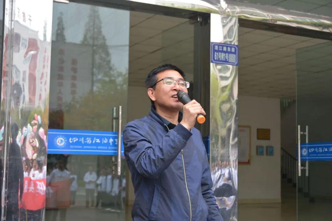 低头是跑道,抬头向未来